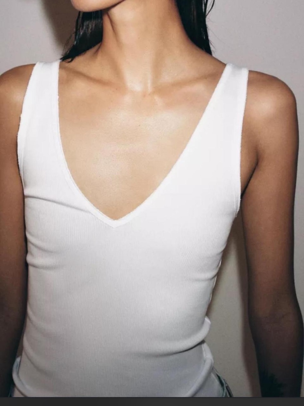 Zara white v-neck tank top size medium